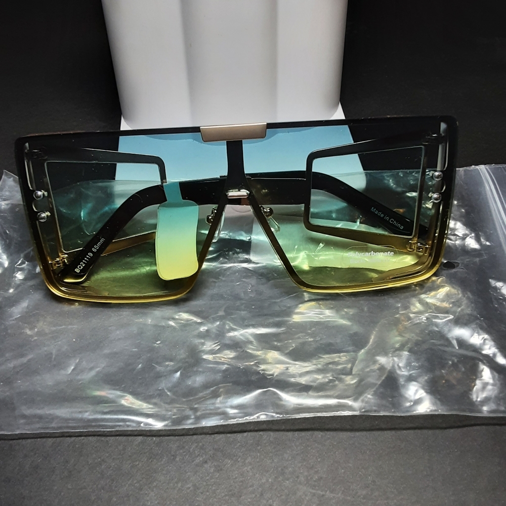 Fashion Nova Gradient Sunglasses - Black and Yellow